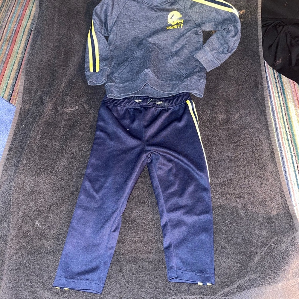 3t sweatshirt and sweatpants